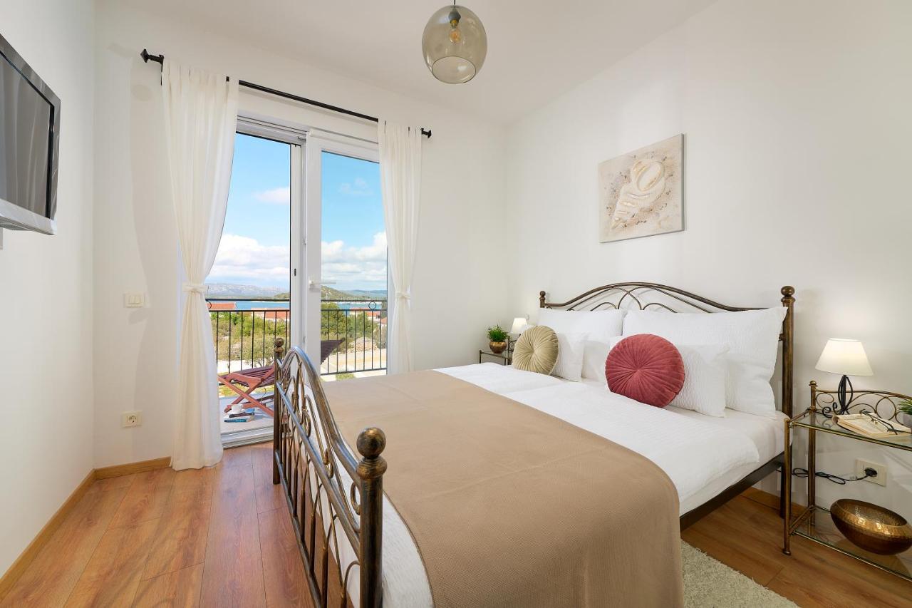 Sun Spalato Villa Cikas Murter Buitenkant foto